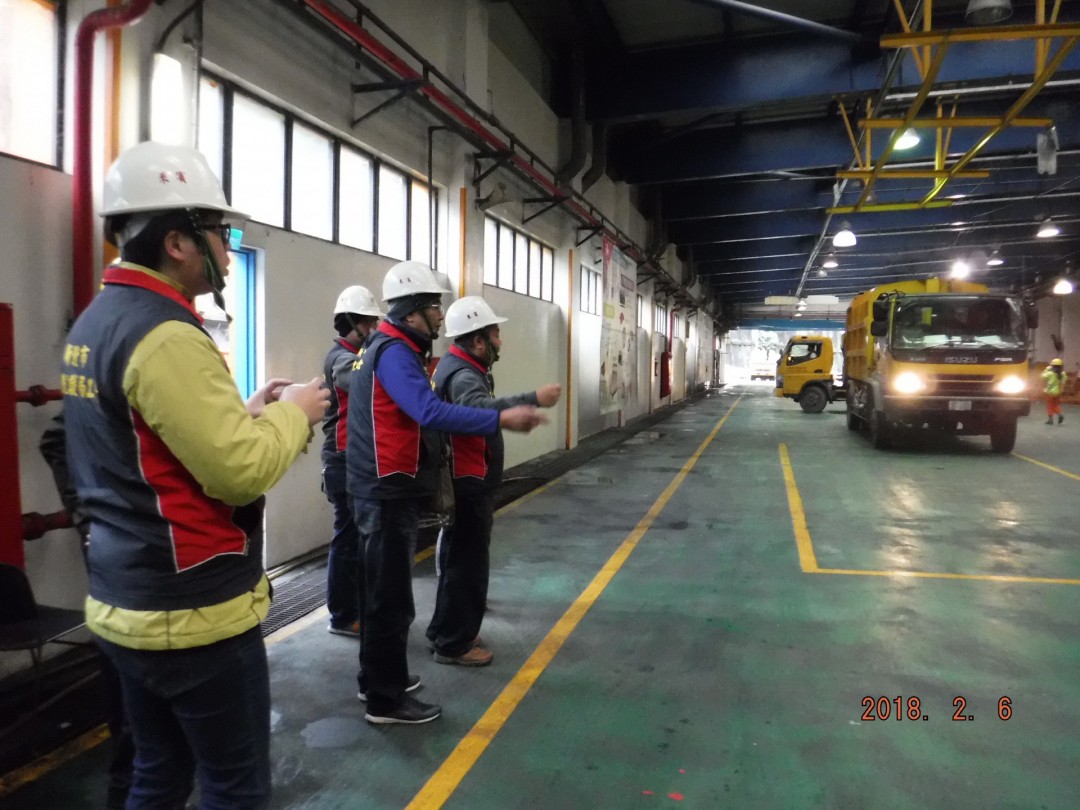 現場參觀-垃圾傾卸平台