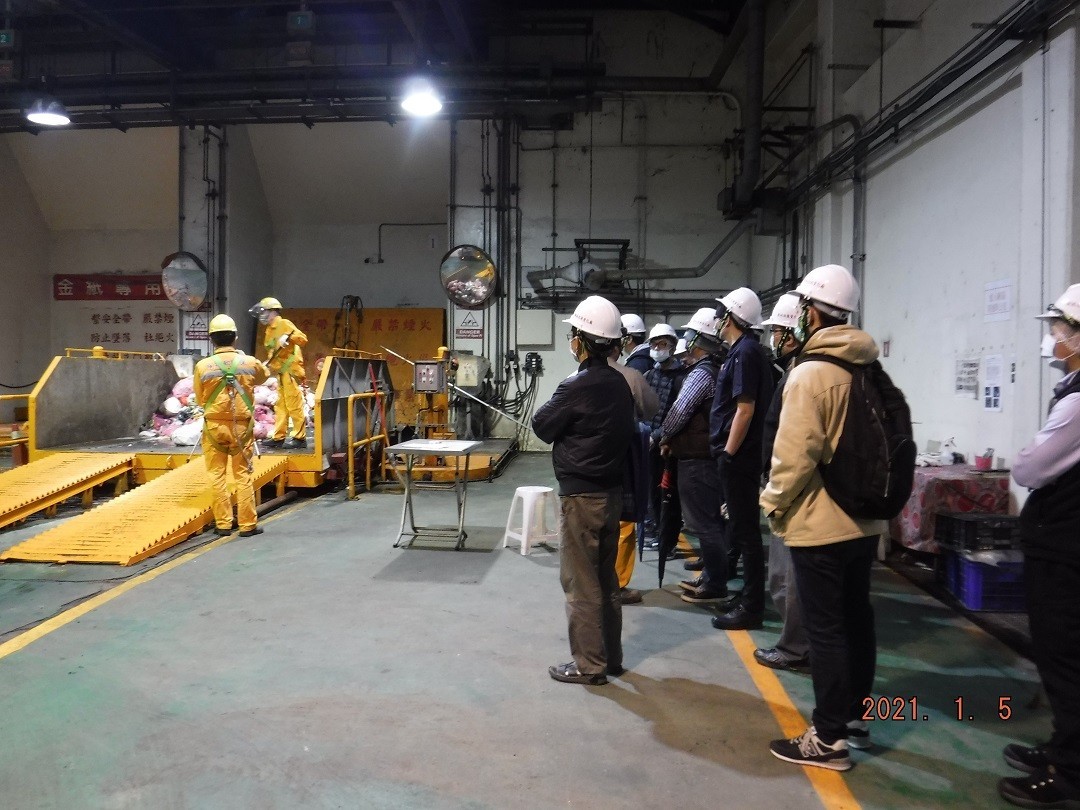 現場參觀-垃圾傾卸平台  