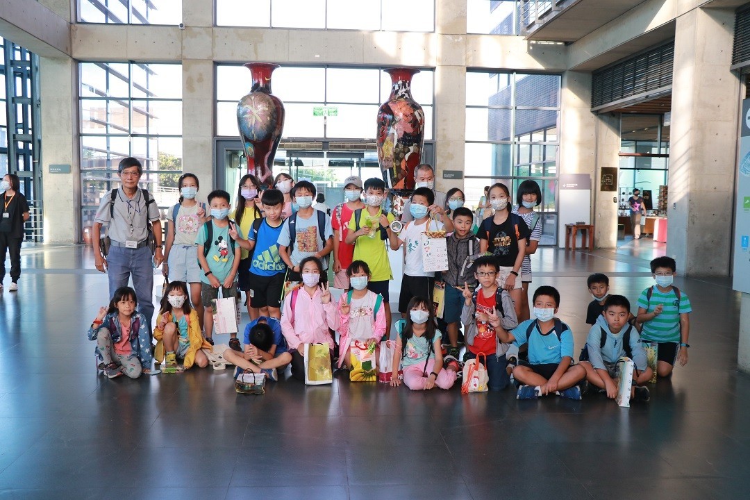 鶯歌陶瓷博物館合影留念